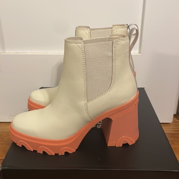 NWT! Sorel Brex Heel Lug Sole Chelsea Boots - Picture 9 of 9